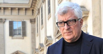 Prada prevede un 2018 positivo grazie alla borsa. Ma tutto il lusso è in debito con gli accessori