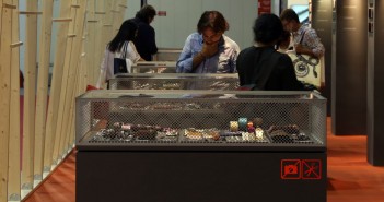 Excessive or transparent, tribal chic or super colourful. Lineapelle accessories: a world of sophistication to discover