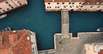 Lo shopping tax free a Venezia si regge sulla sete di moda dei cinesi: qui staccano gli scontrini più alti d’Italia