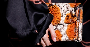 Shoes and bags in Paris: reptile leather bags and ultra-decorated pumps at the fashion shows (which close today)