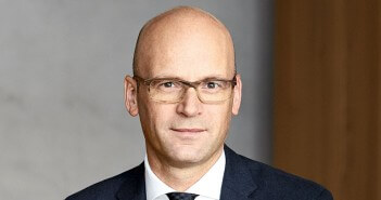Hugo Boss: -3% in the third quarter. Mark Langer (CEO): “So long, luxury: we’re going back to the premium segment”