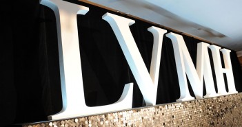 The attempted takeover bid for Hermés has cost LVMH dear: 400 million to the French tax authorities. Meanwhile, Arnault has closed the door to Amazon.