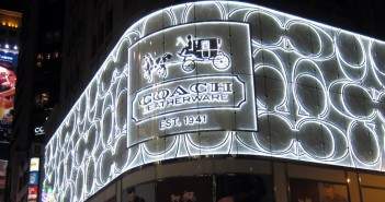 Coach tries to forget its poor first quarter looking ahead to his new brand positioning strategy (with Burberry in sight)