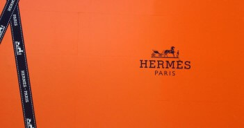 Hermès boosts sales in the third quarter thanks to its leather goods: the brand makes up +9%, bags +16%