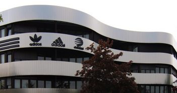 Le vendite di Adidas nel 2017 crescono del 18%: fatturato a 21 miliardi e fari sul nord America