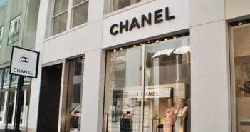 Chanel chiude l’hub globale di New York e concentra le funzioni a Londra: la griffe si riorganizza
