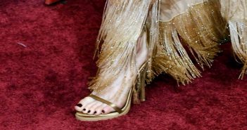 La La Shoes: nella notte degli Oscar le star sfoggiano il top della calzatura griffata, mentre Lagerfeld fa rissa con Meryl Streep