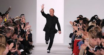Michael Kors reinforces quarterly growth thanks to fewer sales promotions and more exclusivity. And the market is rewarding