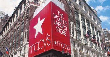 Nel secondo trimestre Macy’s stupisce tutti per vendite e utili, ma le giacenze sono una (preoccupante) zavorra