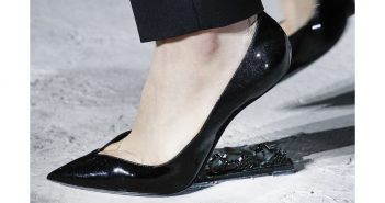Paris, shoes “without heels” for YSL. A professor of physics at Columbia University uncovers the trick