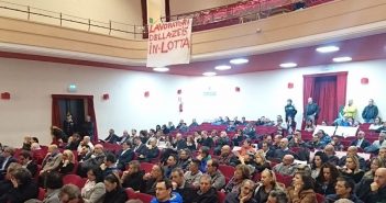 Erano 200, ne sono rimasti 130, i lavoratori Zeis Excelsa alzano la voce: “Ora vogliamo chiarezza sul futuro”