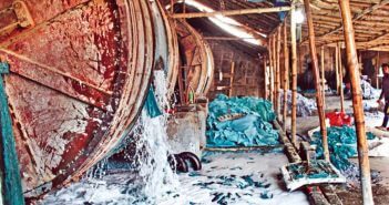 Bangladesh, Hazaribagh (eccezionalmente) al lavoro per smaltire 8 milioni di pelli, ma i fornitori chimici speculano sui prezzi
