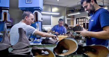 Lisbona non si ferma: la scarpa portoghese cresce anche nel 2017 (+5%). Bene l’export (+2,8%), ma occhio all’import