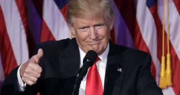 Quel pasticciaccio brutto dei dazi: la pelle USA chiede a Trump di fermarsi, ma lui sposta la battaglia sull’automotive