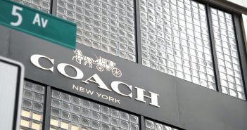 Coach says goodbye: the group will be renamed Tapestry starting October 31st, because “we are a ‘true’ fashion brand”. Social media (and not only) express their thoughts