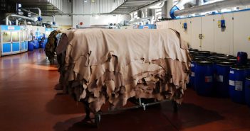 Confirmed volumes, slightly decline. 2016 export of Italian leather resists despite a challenging economic situation. Sales to the US are still growing