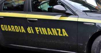 Il porto di Bari snodo di Valentino contraffatte (oltre 5.000 paia sequestrate in due mesi), il Pireo scalo dell’industria fake cinese