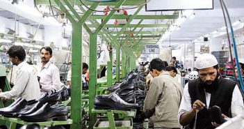 India: “Troppe scarpe cinesi, alziamo i dazi”. New Delhi porta al 25% la tassa sull’import di calzature