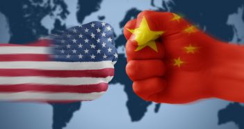 La guerra commerciale USA-Cina s’avvicina alla pelle: Trump tassa le borse, come risponde Pechino?