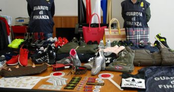 Fake all’italiana: sgominata filiera del falso a Latina. Nei guai anche 40 acquirenti