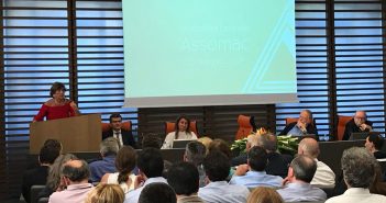 Assomac, le macchine crescono ancora (+10%), ma il protezionismo fa paura: “Dopo 5 anni avvertiamo un rallentamento”