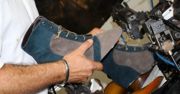 70 addetti in 5 anni. A Monsummano fanno il punto sulla formazione professionale (e donano le scarpe fatte dagli studenti)