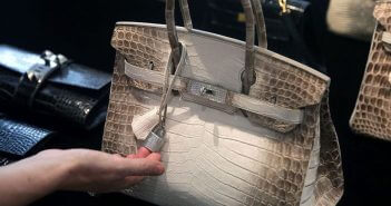 Una Birkin Himalaya a 184.000 euro è il nuovo record europeo. Da Chistie’s spiegano: “Le borse sono opere d’arte indossabili”