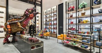 Coach, Kors e la pelletteria premium negli USA: “Abbandonati gli sconti selvaggi, ora va tutto bene”, dice Canaccord