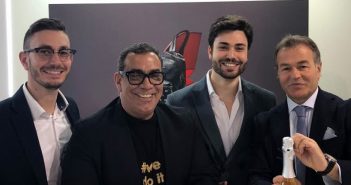 I progetti speciali di Anna Virgili per i suoi primi 30 anni: accessori celebrativi e una collezione con Guillermo Mariotto