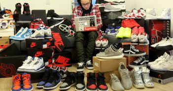 Cina, per i Millennials le scarpe con suola in cuoio servono solo per i colloqui: per tutto il resto bastano le sneaker