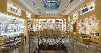 Quando il lusso va a ruba, nel vero senso della parola: spariscono 26.000 euro di accessori da Vuitton, a Milano