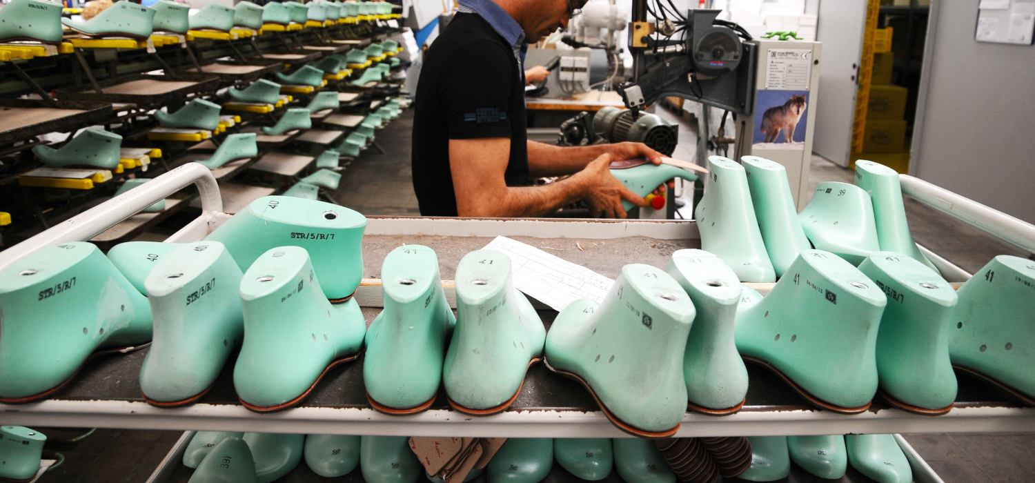 Italian footwear closes between questions and (big) fears | LaConceria ...